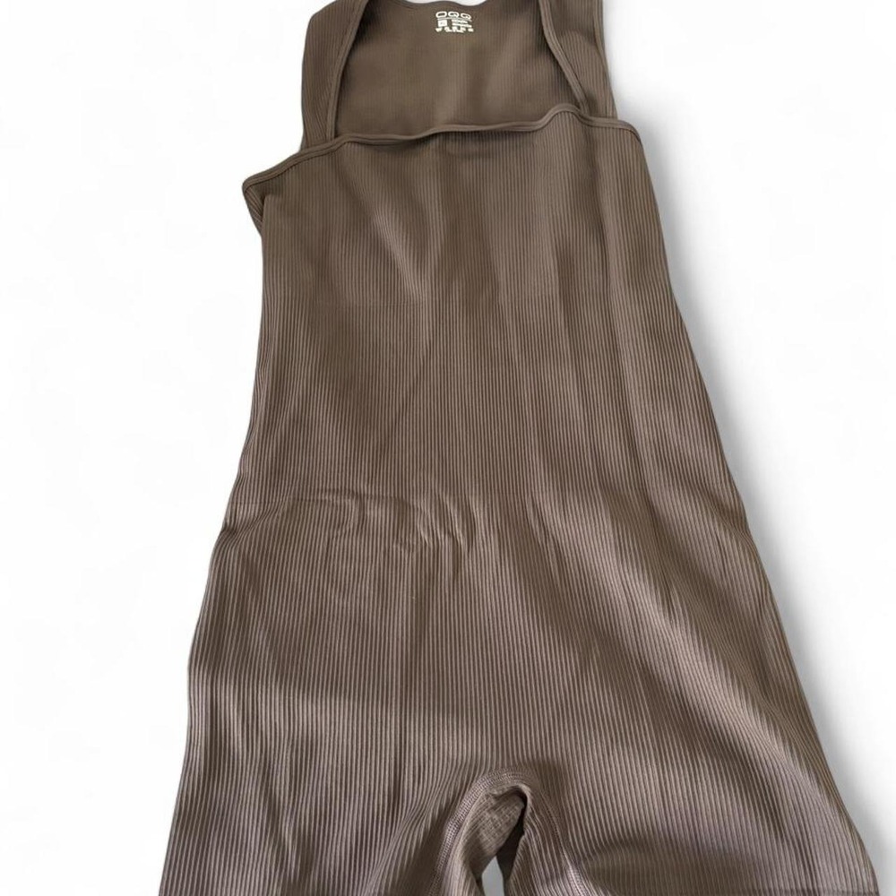 Ribbed Seamless Sleeveless Romper | Taupe Brown | Size L/XL (One Size Stretch) - Picture 2 of 3